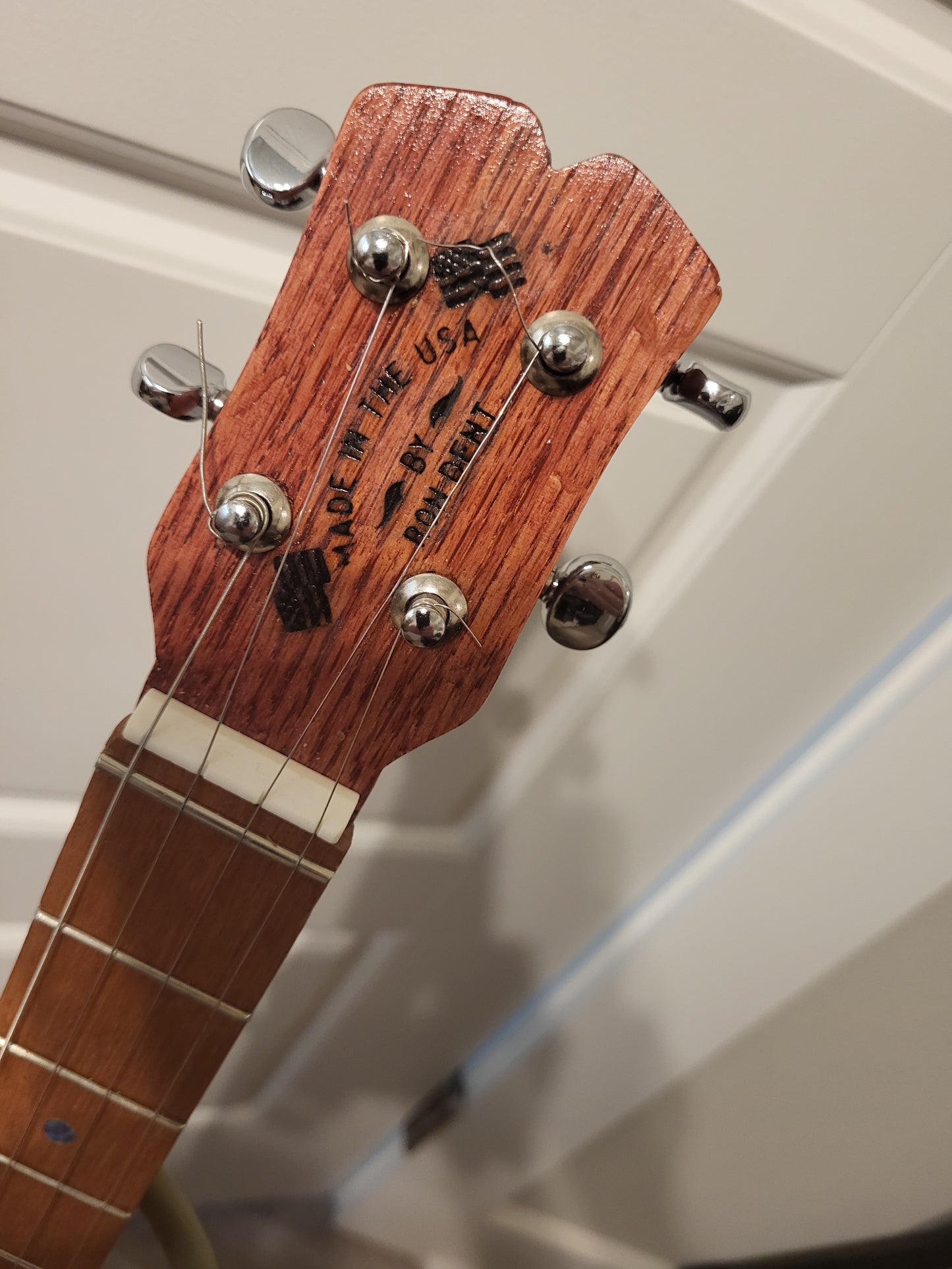 Solid Body 4 String Electric Guitar