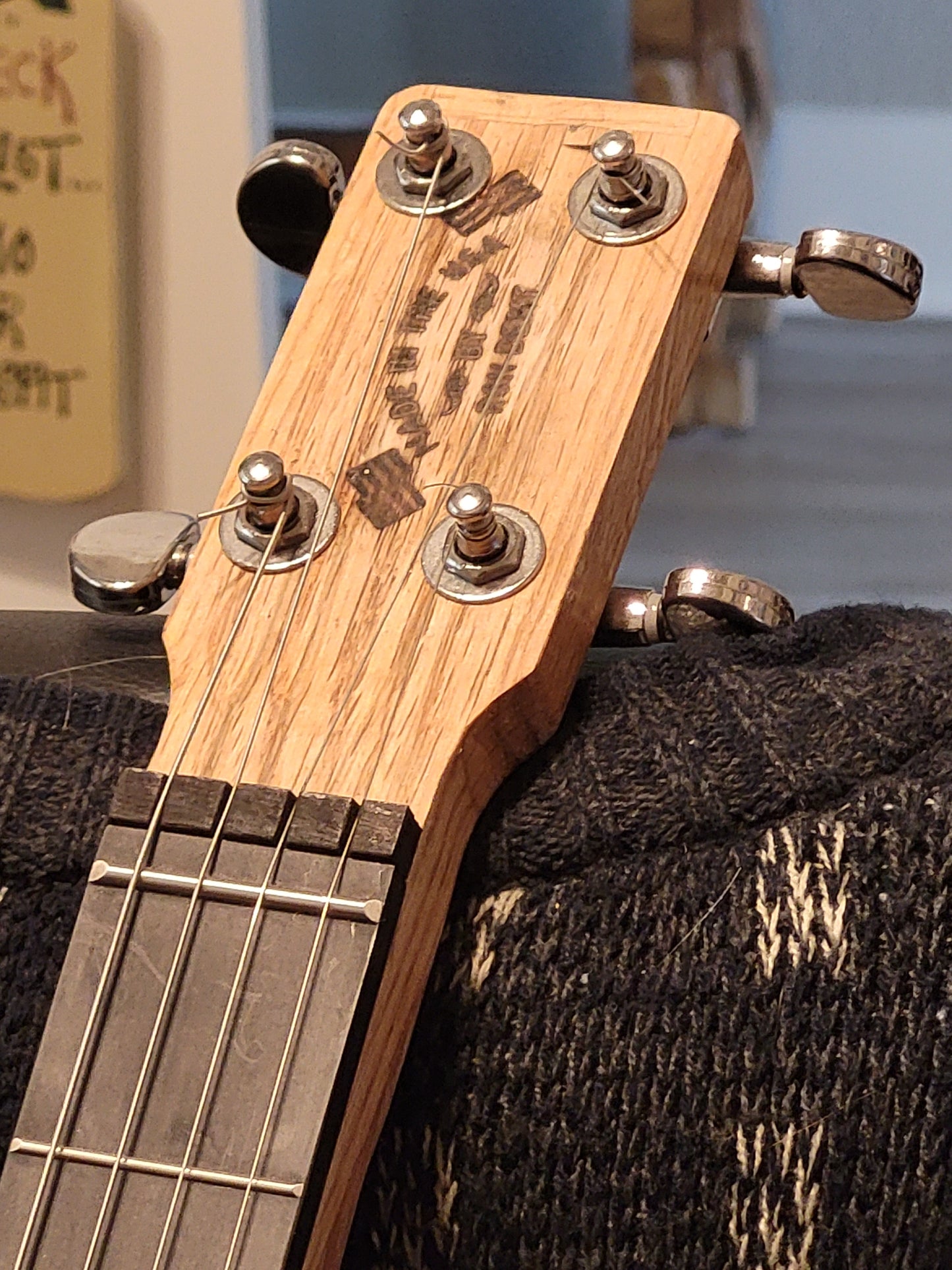 4 String Electric Cigar Box Guitar AVO 1