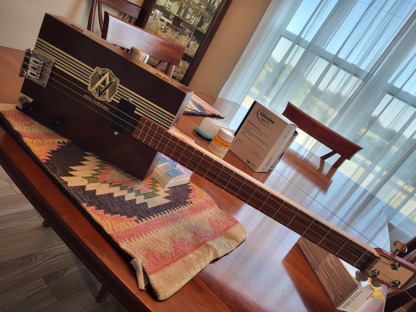 Cigar Box Guitar "Avo Brownie"