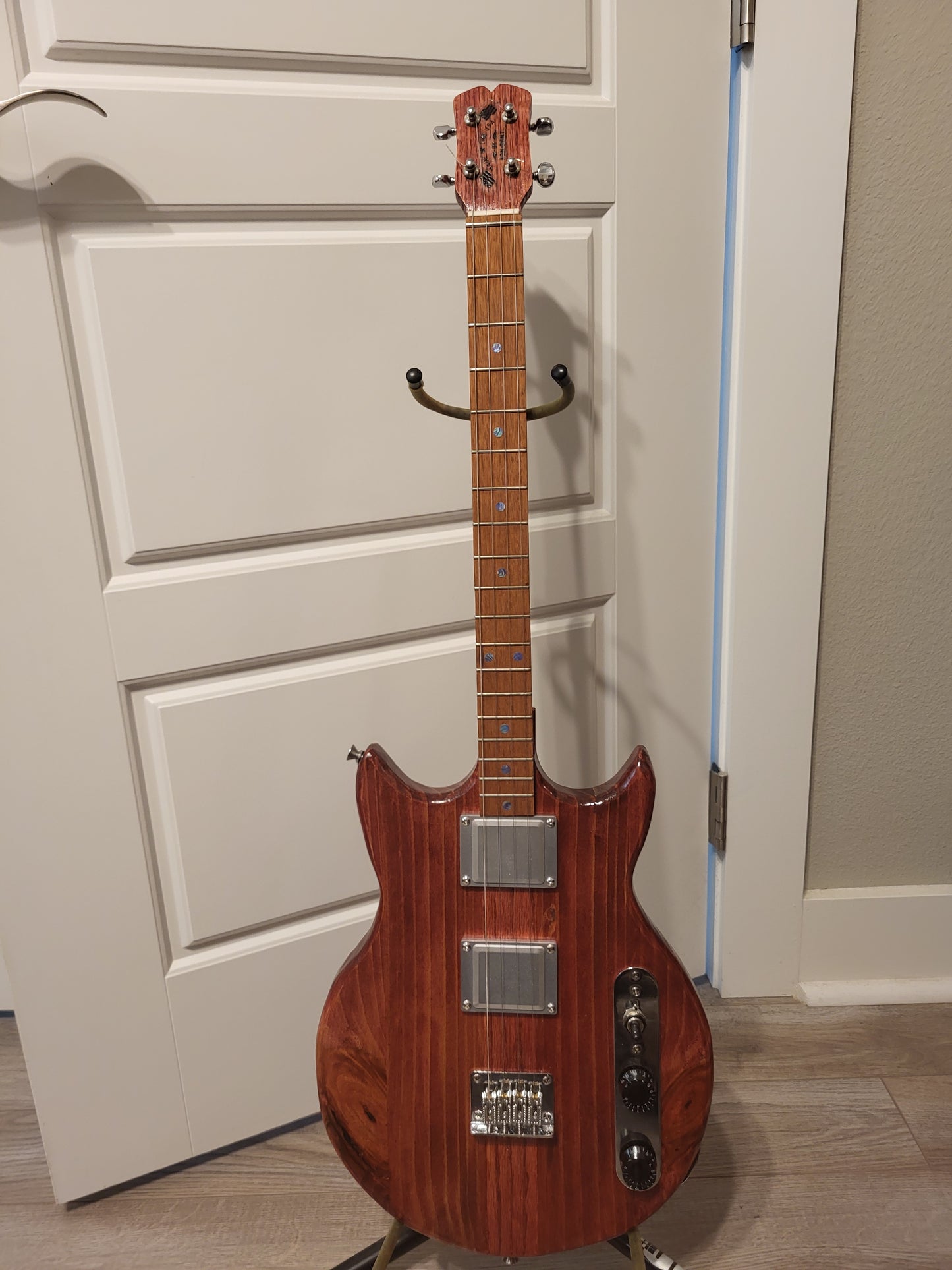Solid Body 4 String Electric Guitar