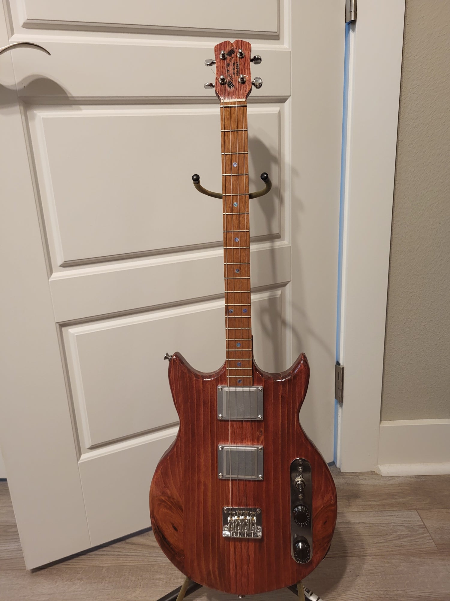 Solid Body 4 String Electric Guitar