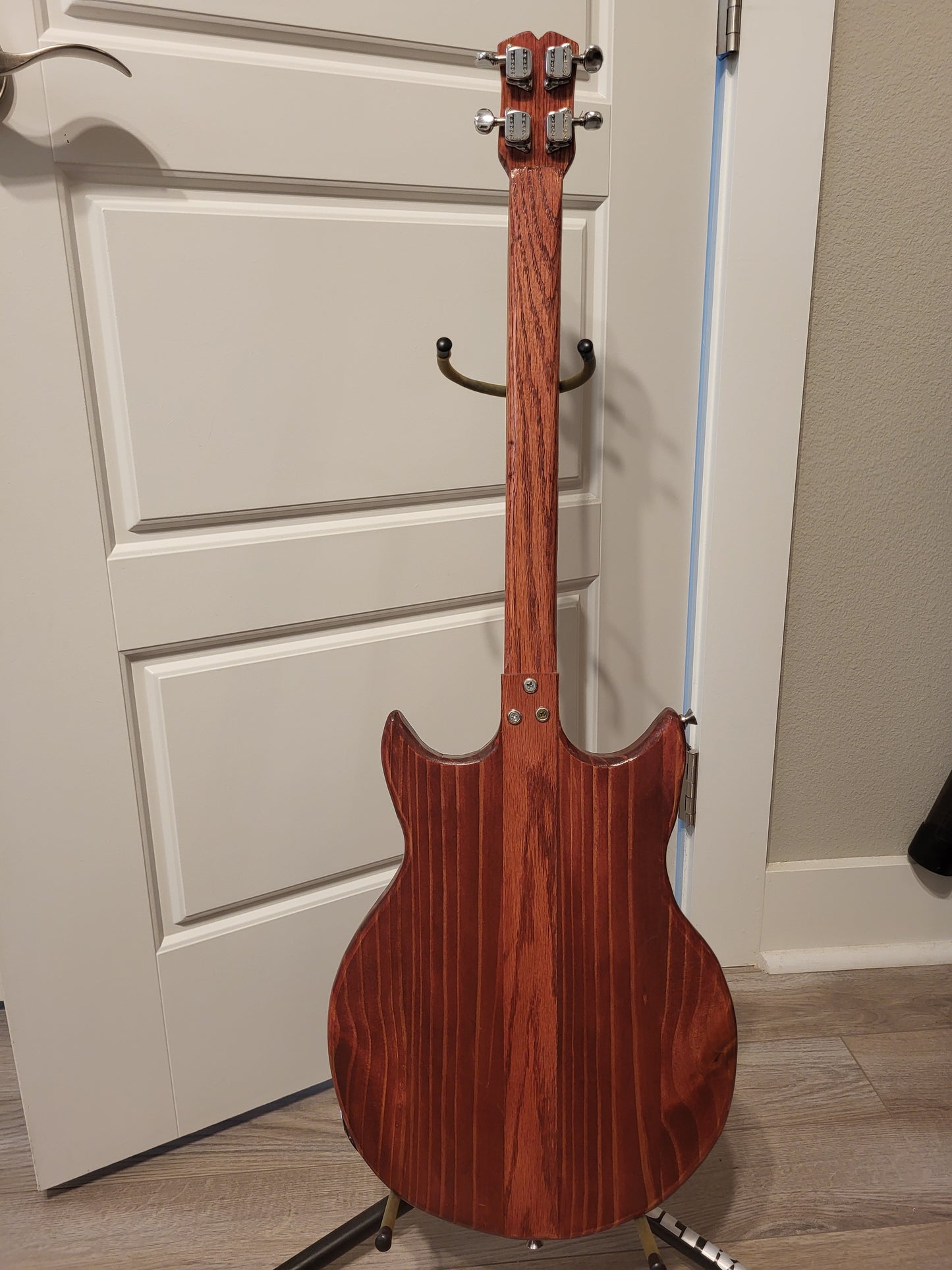 Solid Body 4 String Electric Guitar